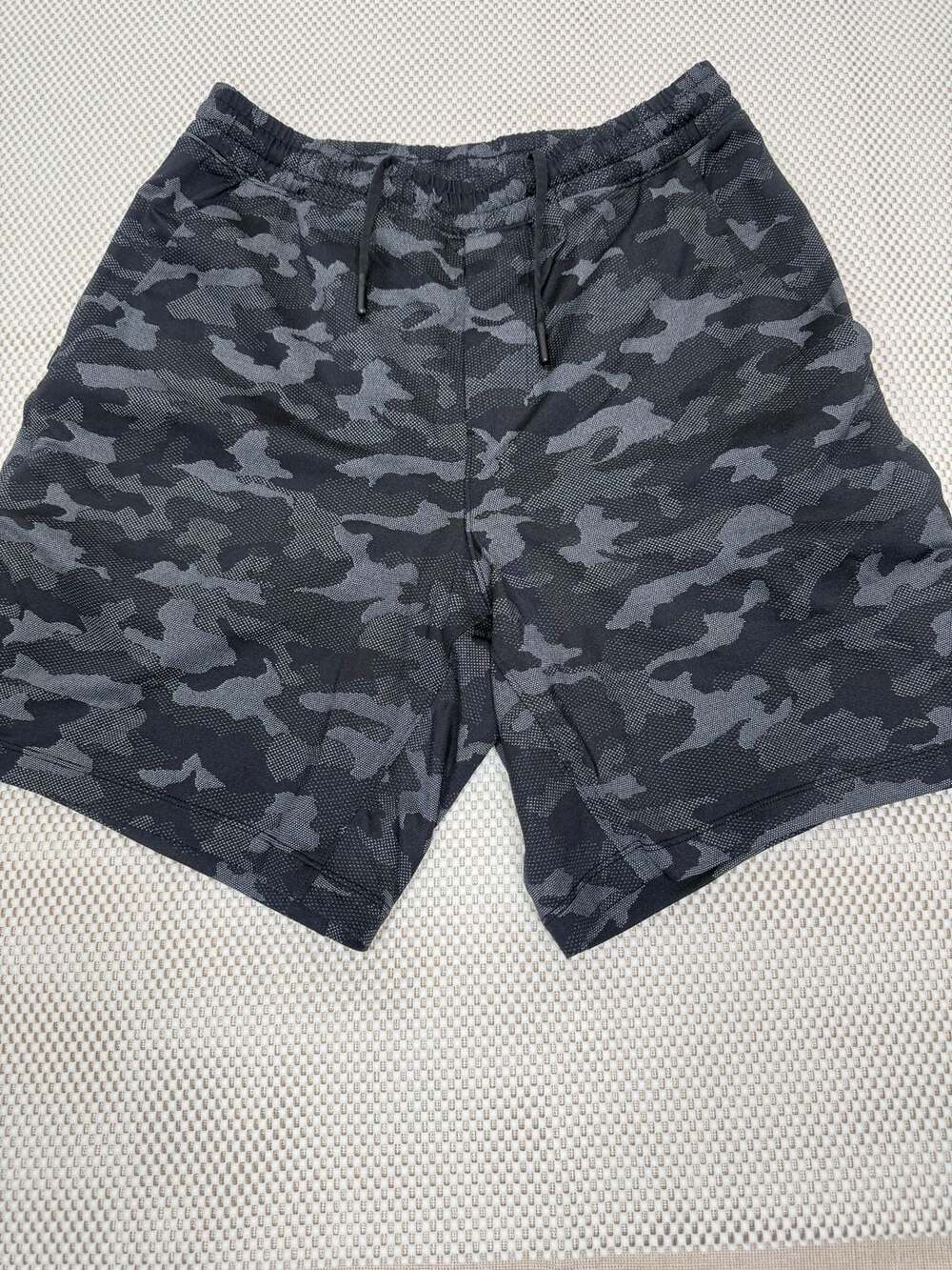 Lululemon Pace Breaker 9" Lined Shorts Men's Size M Variegated Mesh Camo Black